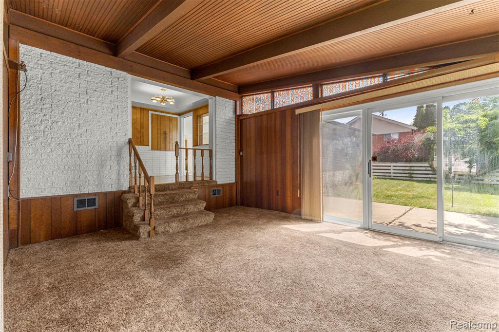25429 Graceland Circle, Dearborn Heights, MI 48125 — Photo 12