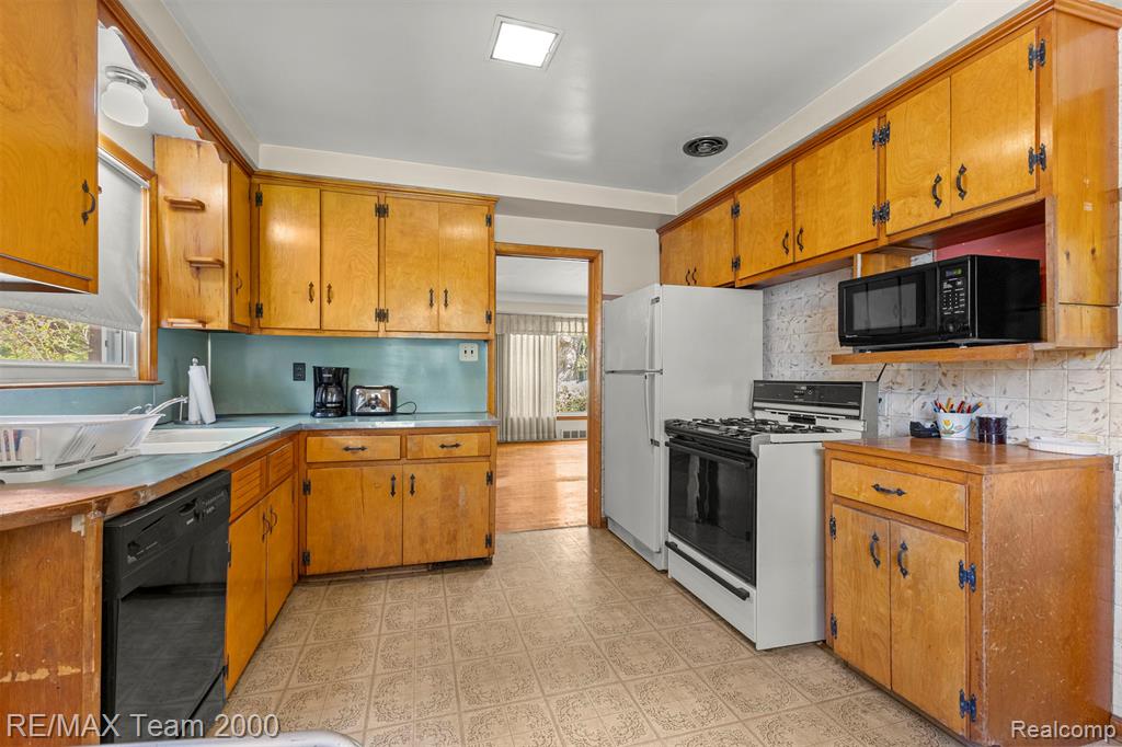 27143 Westland Road, Redford, MI 48240 — Photo 15