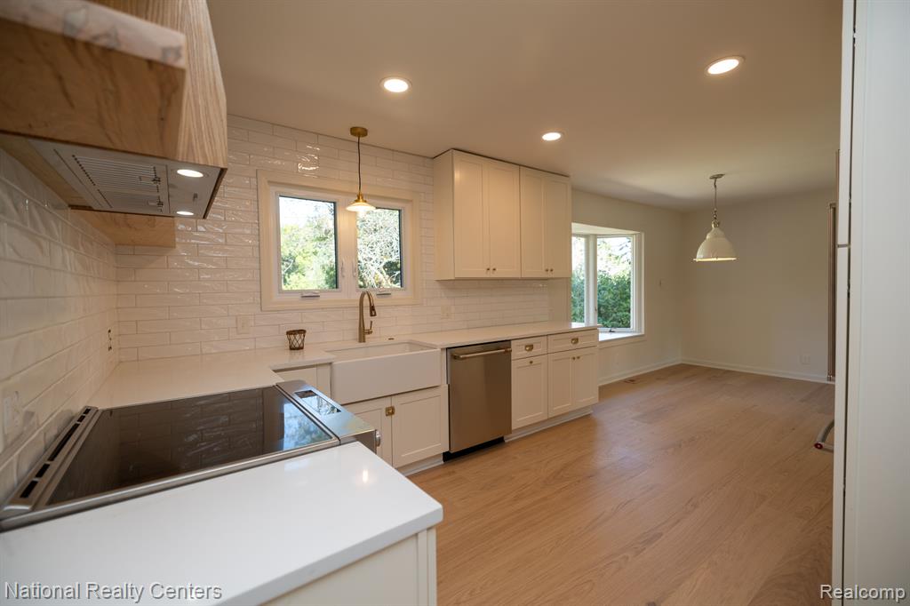 6050 UPPER STRAITS Boulevard, West Bloomfield, MI 48324 — Photo 12