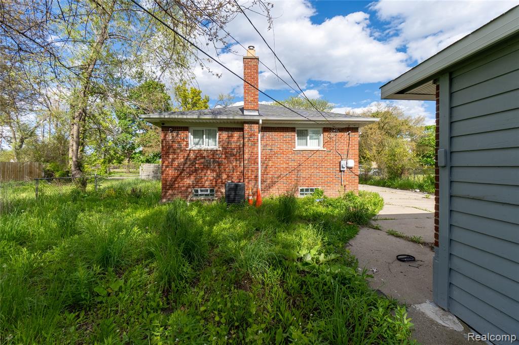 18445 Helen Street, Detroit, MI 48234 — Photo 25