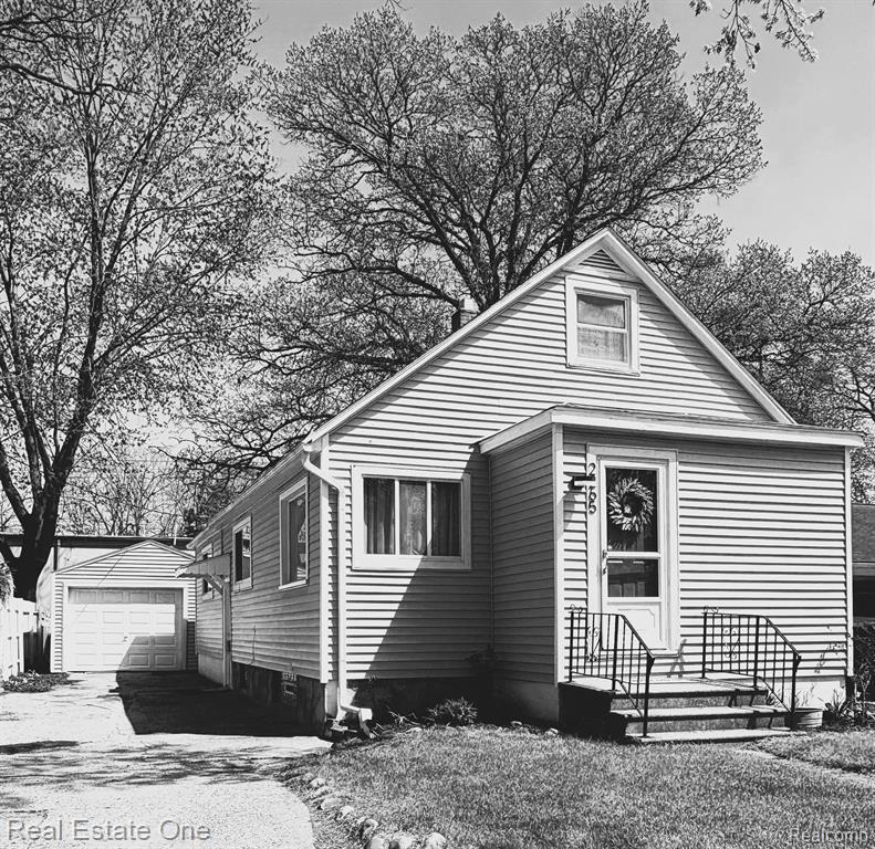 2265 Maddy Lane, Keego Harbor, MI 48320 — Photo 2