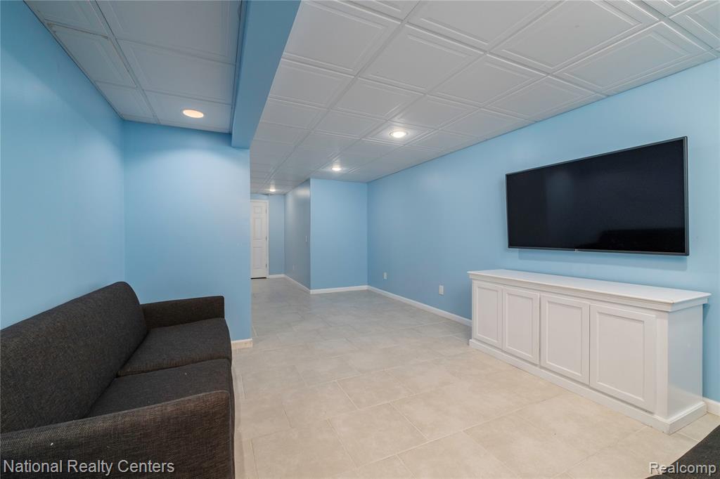 9859 Aylebury Drive, South Lyon, MI 48178 — Photo 43