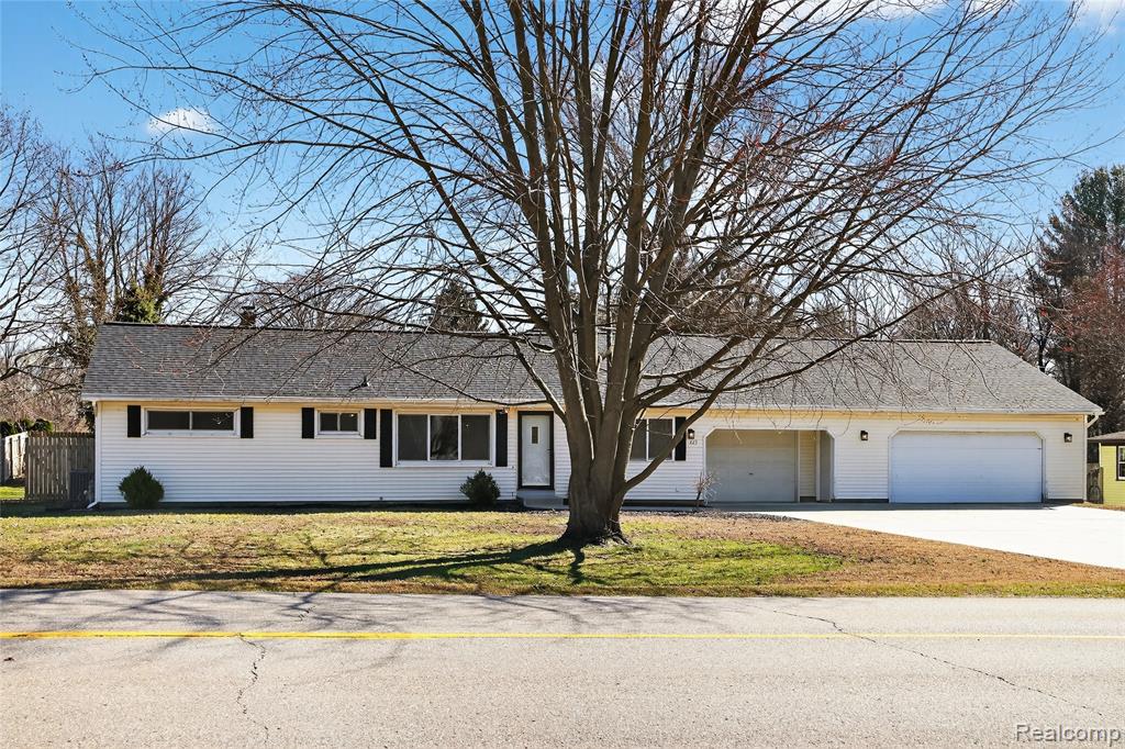 425 N Division Avenue, Holland, MI 49424 — front exterior