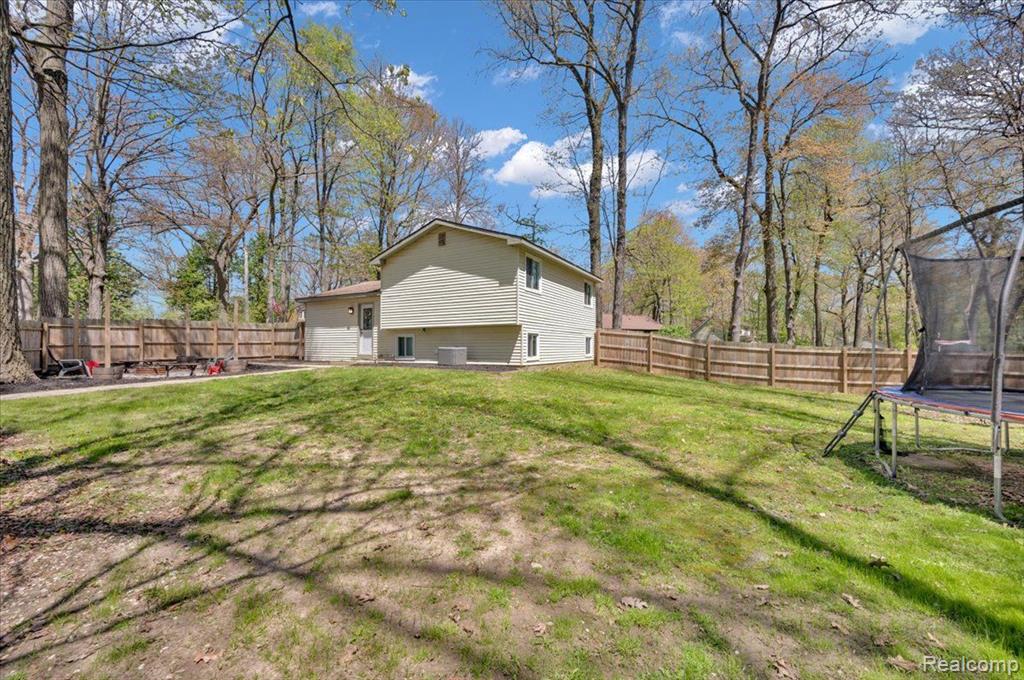 4965 CRESTVIEW Drive, Clarkston, MI 48348 — Photo 5