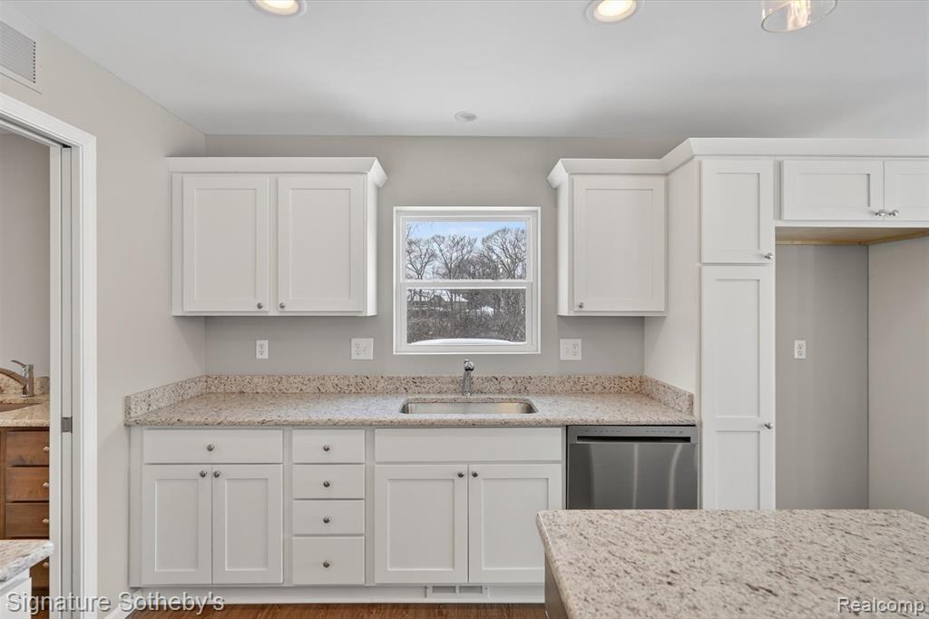 8515 Sandy Crest Drive, White Lake, MI, 00000