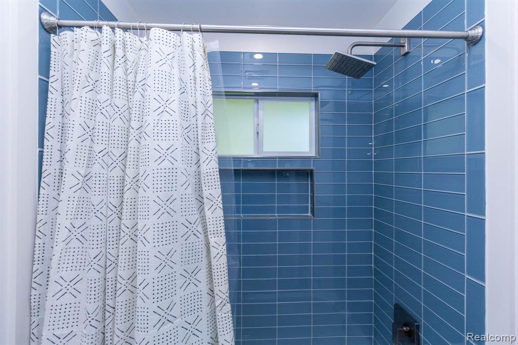 4333 Manor Avenue, Royal Oak, MI 48073 — Photo 17