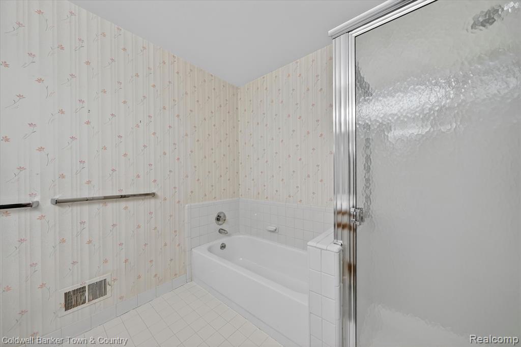 6172 Westbrooke Drive, West Bloomfield, MI — Photo 17