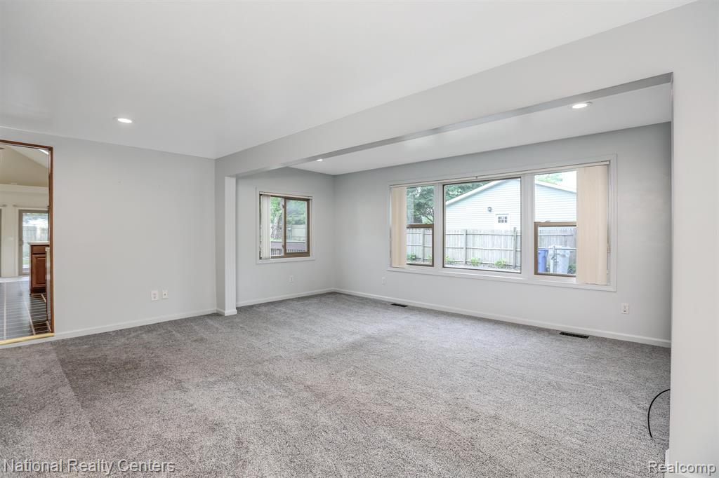 330 BEACHWAY Street, Whitmore Lake, MI 48189 — Photo 16