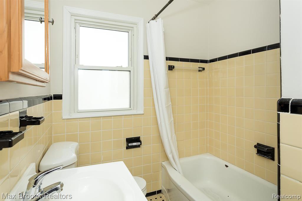 508 DEWEY Street, Royal Oak, MI 48067 — Photo 16