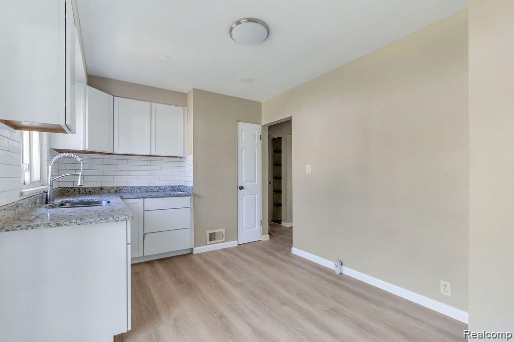 5322 Winthrop Boulevard, Flint, MI 48505 — Photo 10