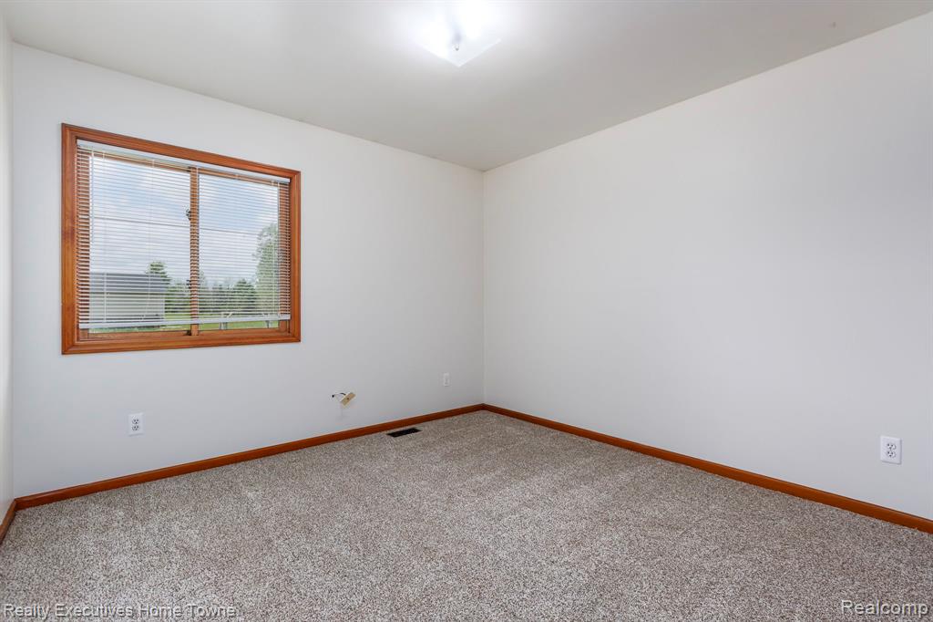 1041 Mackie Road, Almont, MI 48003 — Photo 45