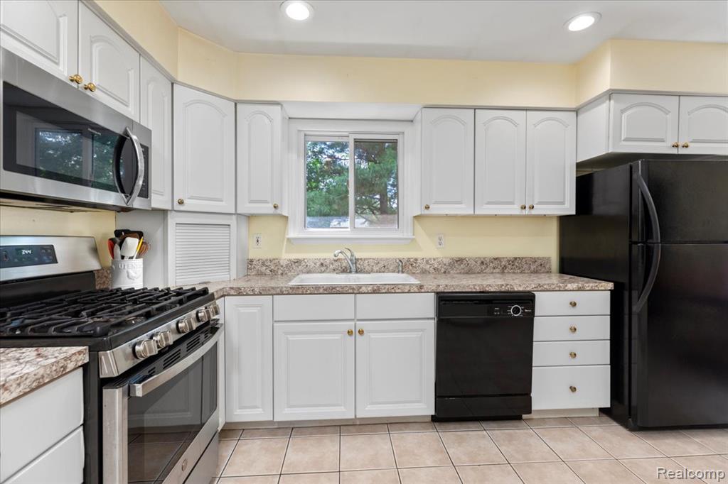5848 Honert Road, Ortonville, MI 48462 — Photo 4