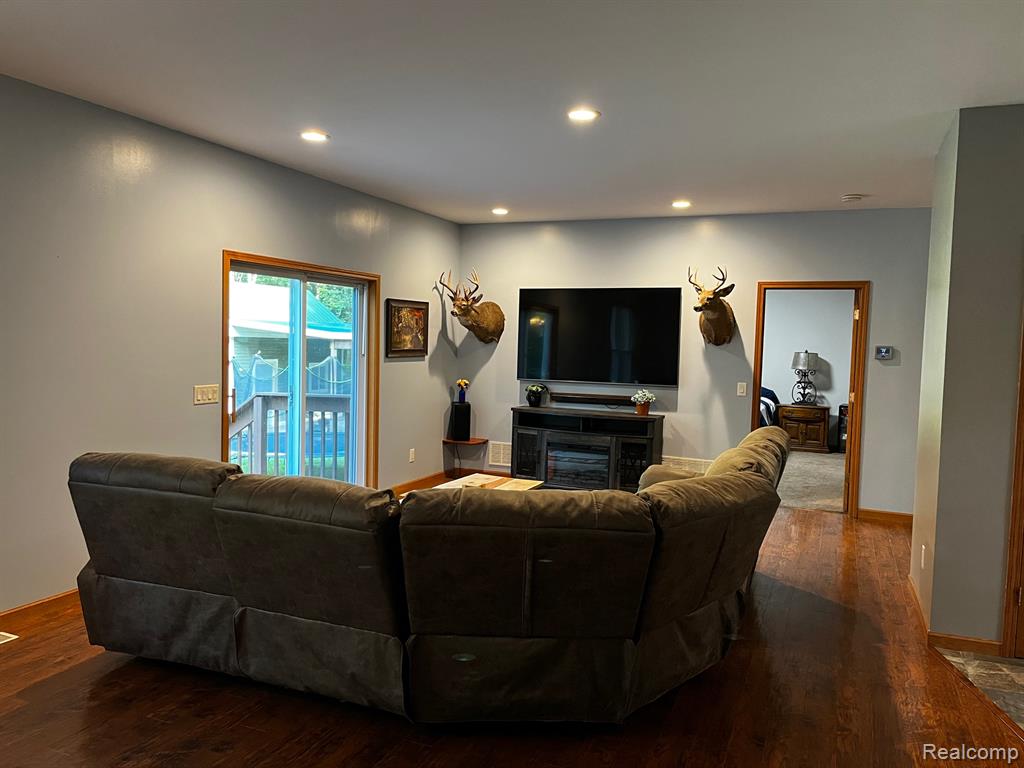 895 Jennings Road, Whitmore Lake, MI 48189 — Photo 11