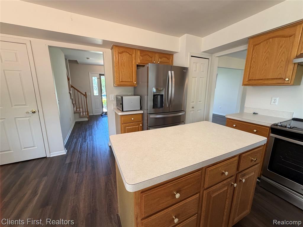 7043 Foxridge Drive, Canton, MI 48187 — Photo 10