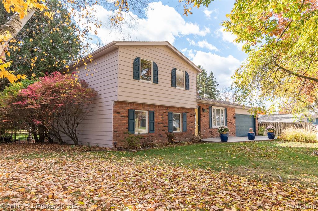 9117 Sussex Street, White Lake, MI — Photo 2