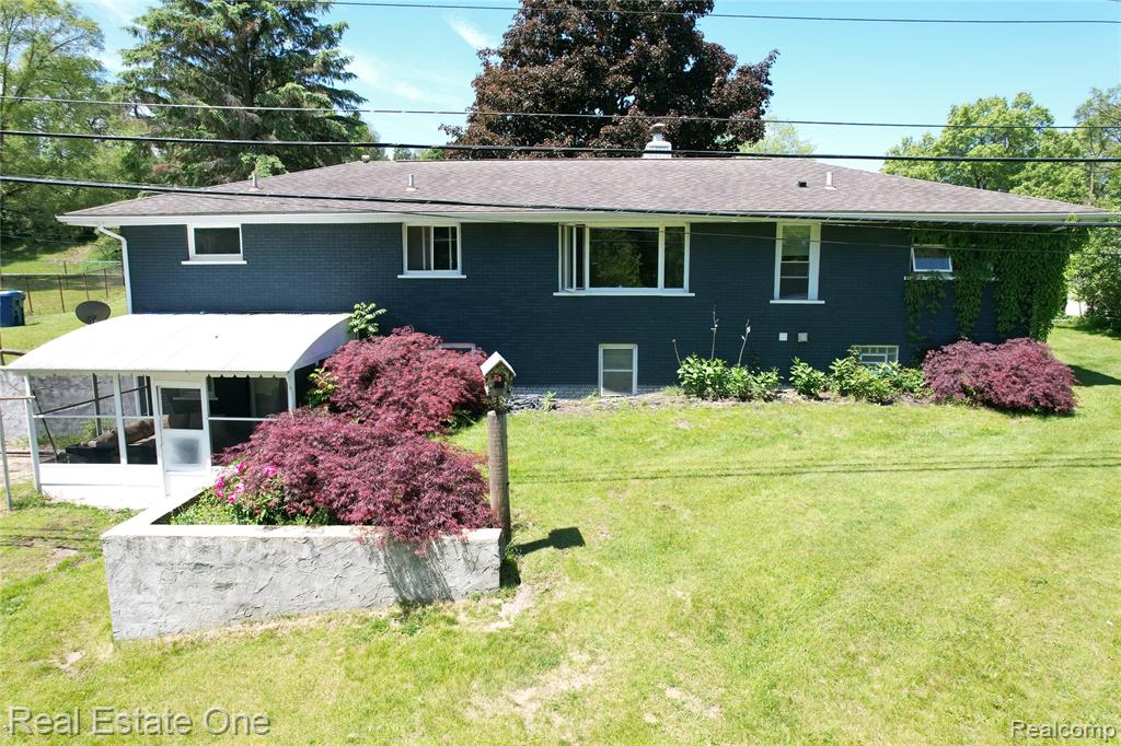 1325 S Hospital Road, Waterford, MI 48327 — Photo 5