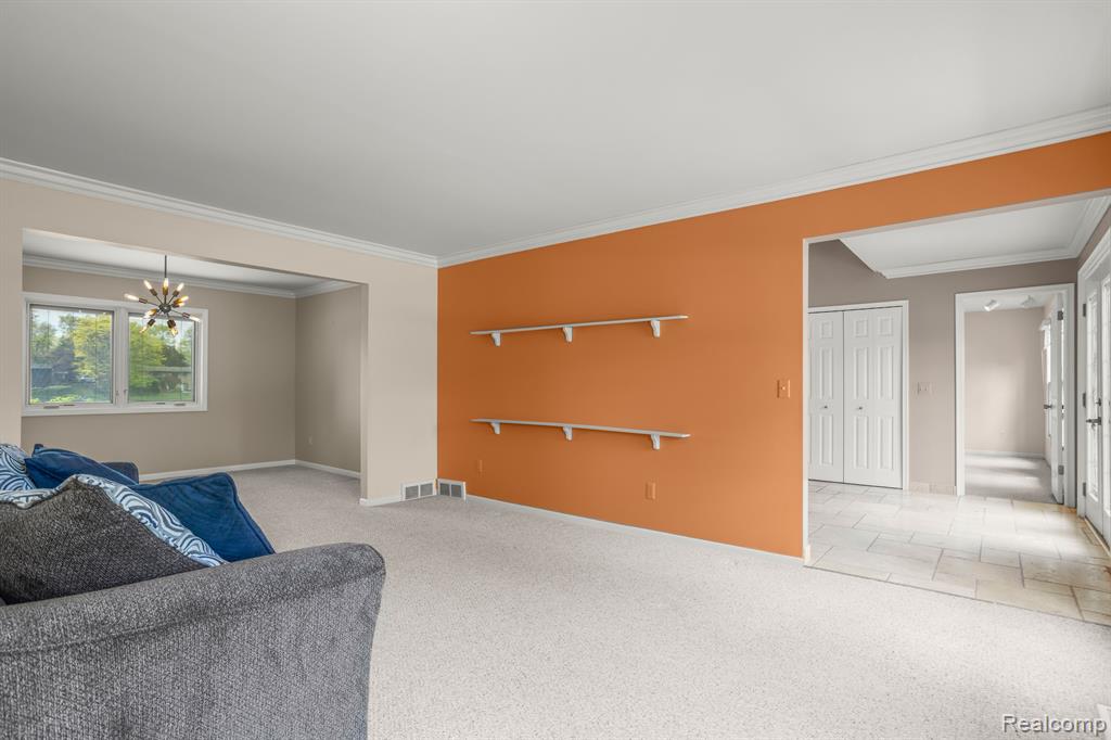 54443 POCAHONTAS Drive, Shelby Twp, MI 48315 — Photo 9