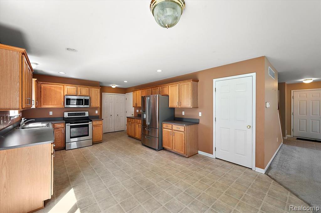 13042 Cumberland Court, Van Buren, MI 48111 — Photo 14