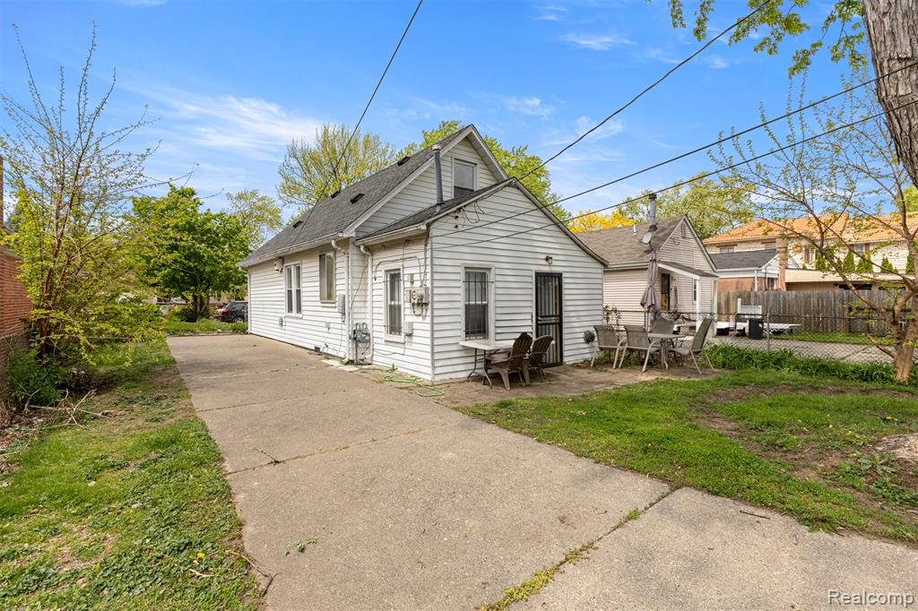 5706 Robindale Avenue, Dearborn Heights, MI 48127 — Photo 17
