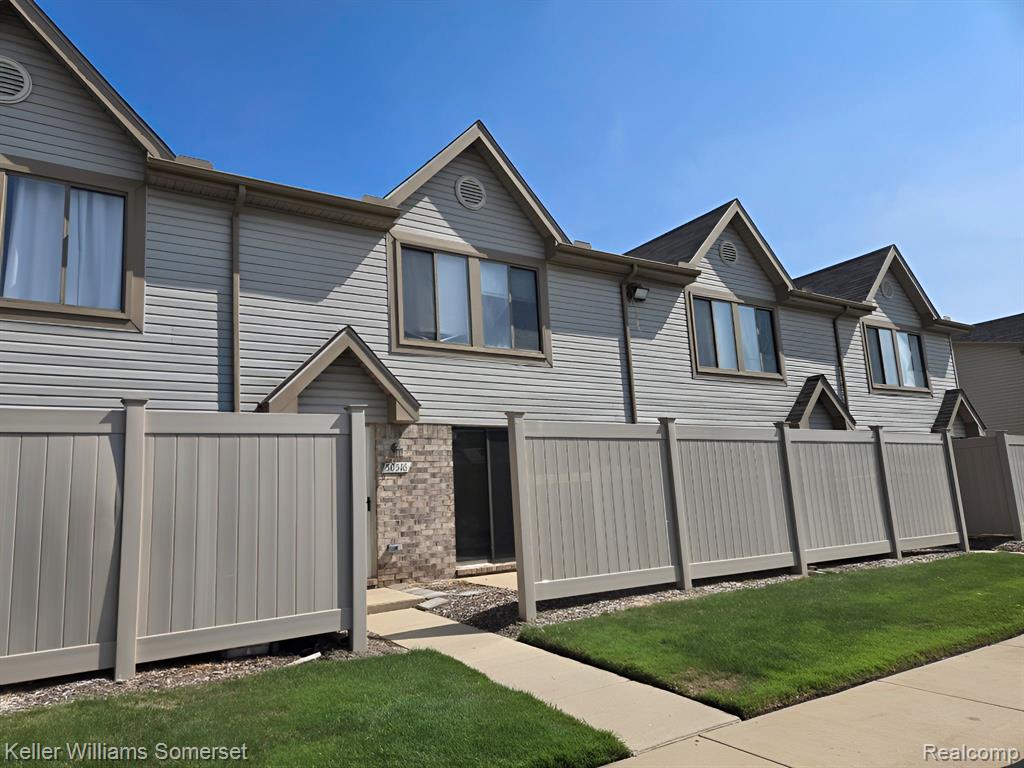 50516 Bay Run N, Chesterfield, MI 48047 — Photo 2