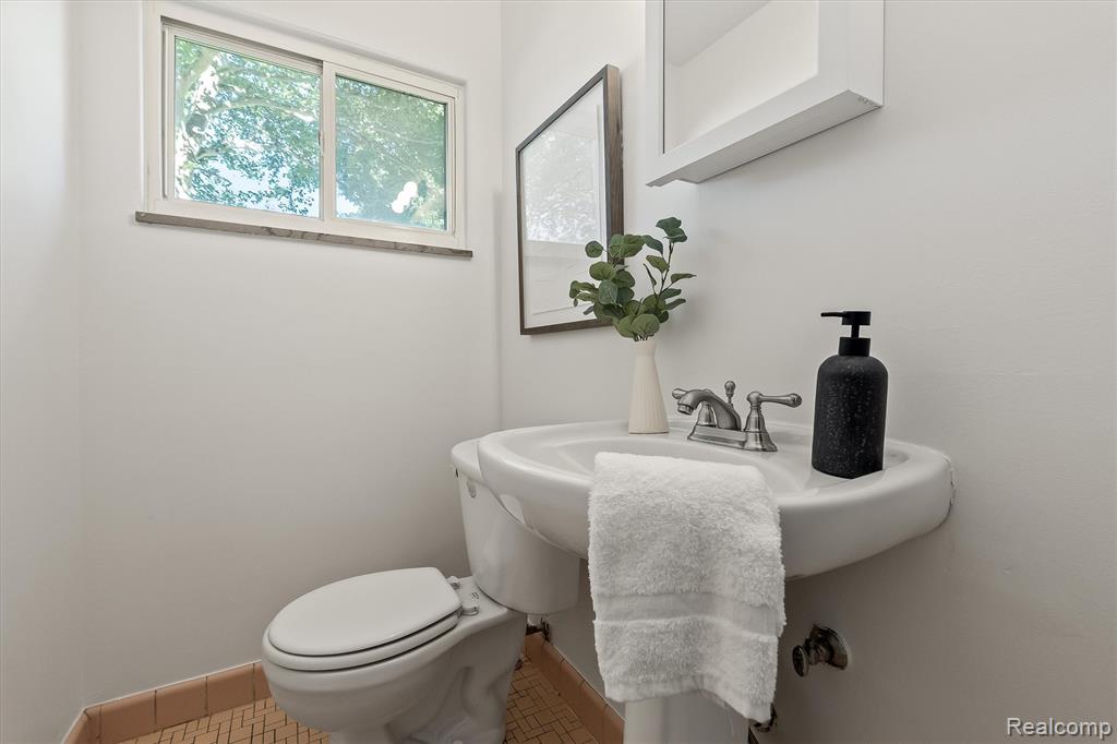23520 Marlow Street, Oak Park, MI 48237 — Photo 18