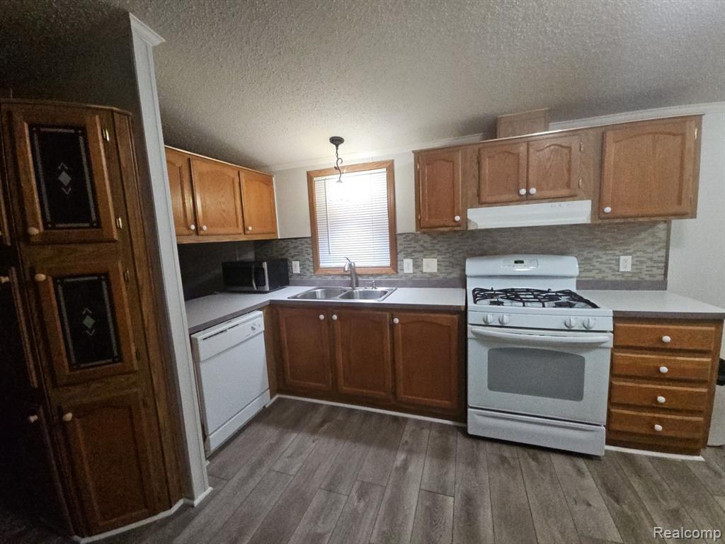 50 Somerset Street, Swartz Creek, MI 48473 — Photo 2