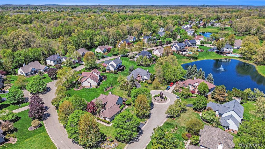 5200 BRIDGE Trail W, Commerce Twp, MI 48382 — Photo 35