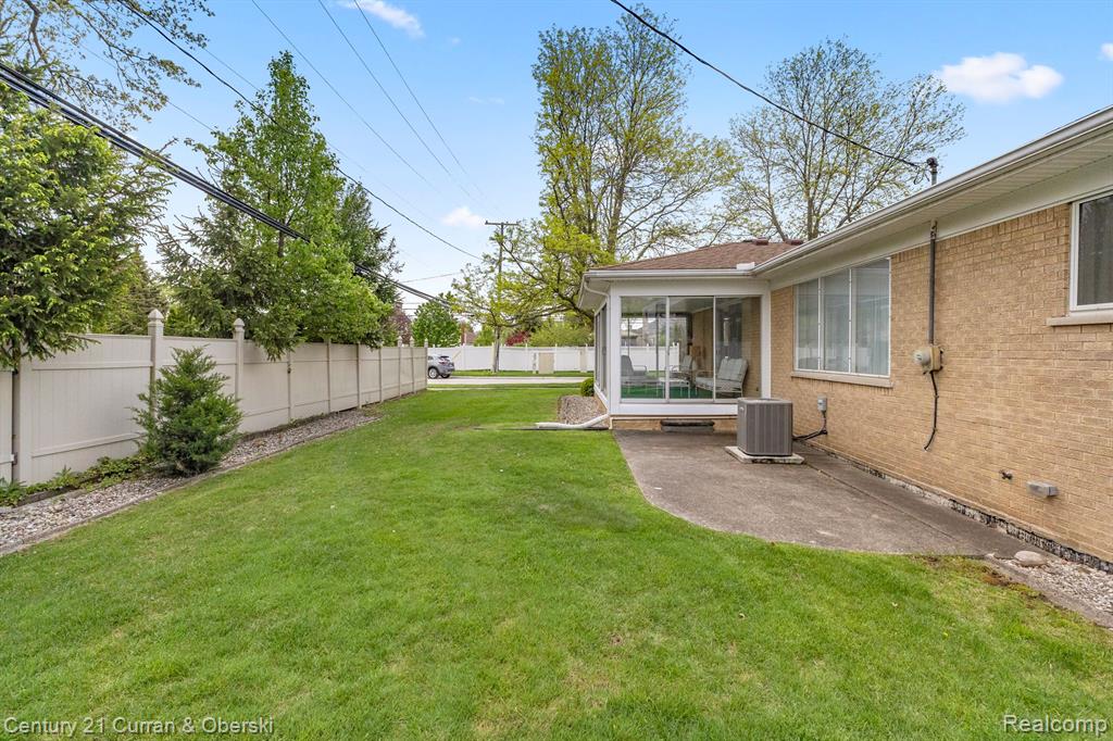 716 N CHARLESWORTH Street, Dearborn Heights, MI 48127 — Photo 40