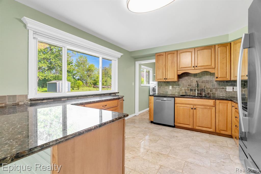 8052 Dungarvin Drive, Grand Blanc, MI 48439 — Photo 14