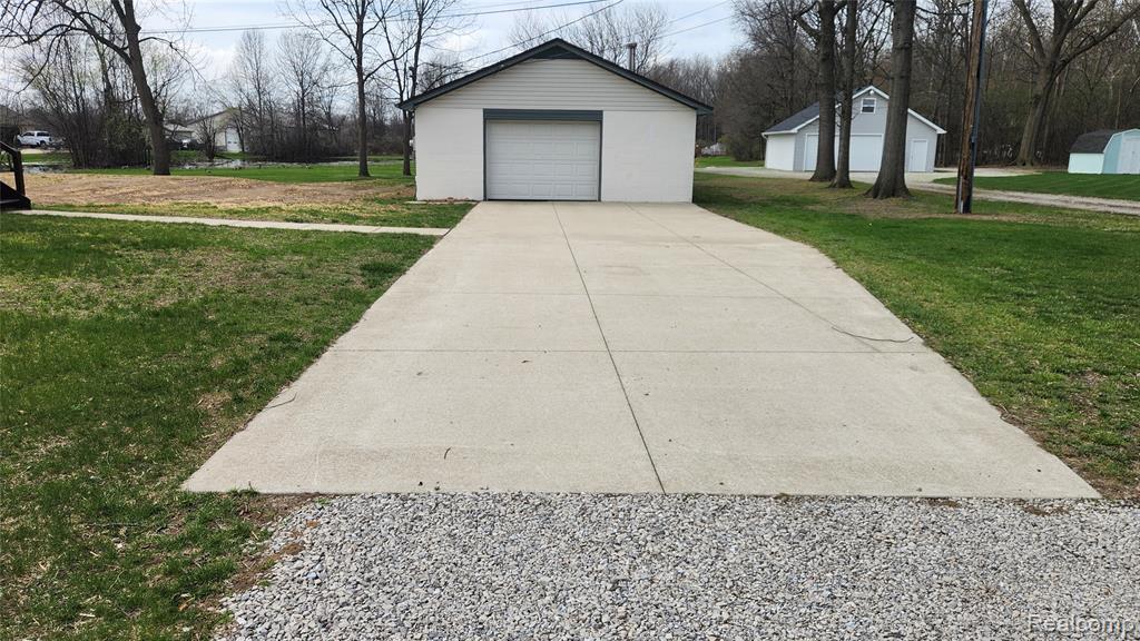 26250 Inkster Road, Flat Rock, MI 48134 — Photo 35