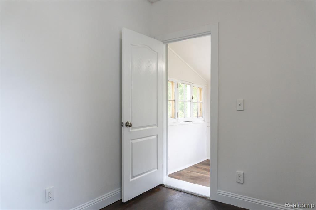 3927 SAINT CLAIR Street, Detroit, MI 48214 — Photo 35