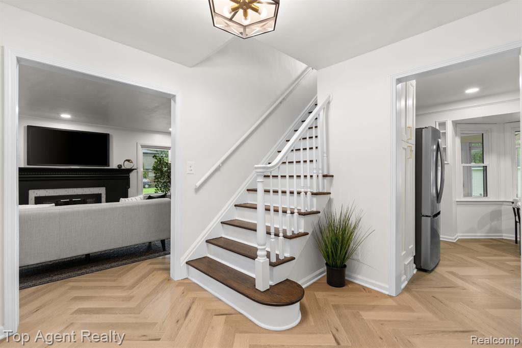 1894 Broadstone Road, Grosse Pointe Woods, MI 48236 — Photo 15