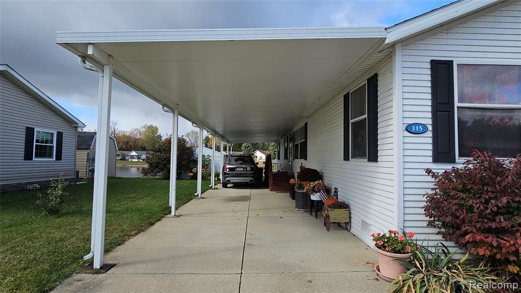 115 Pine Lakes Drive W, Lapeer, MI 48446 — Photo 3