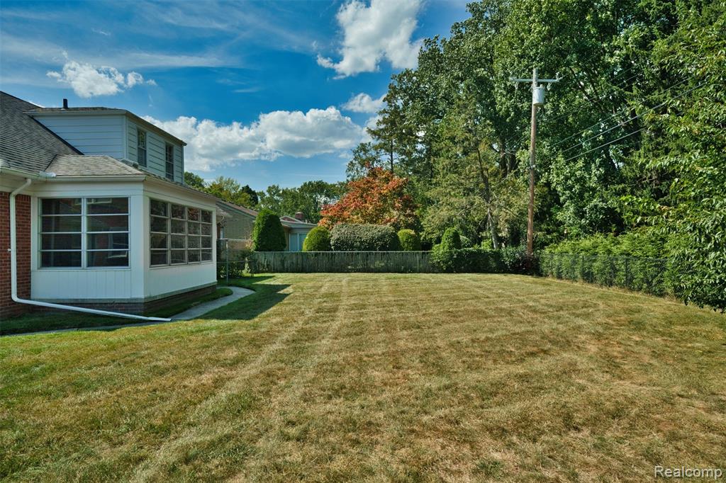 826 Shoreham Road, Grosse Pointe Woods, MI 48236 — Photo 3