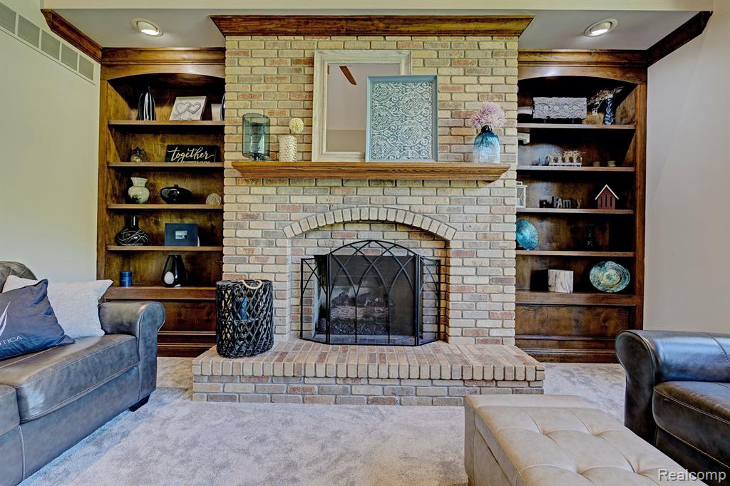 900 ROLLING PINES Drive, Ortonville, MI 48462 — Photo 15