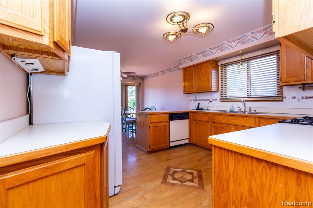 53071 SPRINGHILL MEADOWS Drive, Macomb, MI 48042 — Photo 18