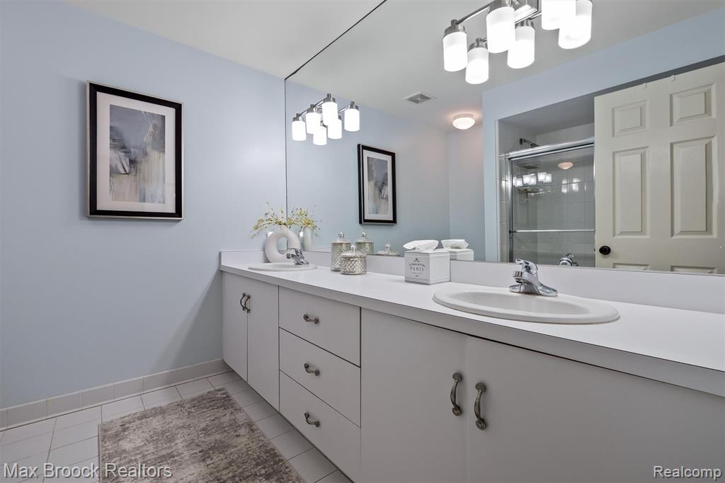 5101 Village Commons Drive, West Bloomfield, MI — Photo 40