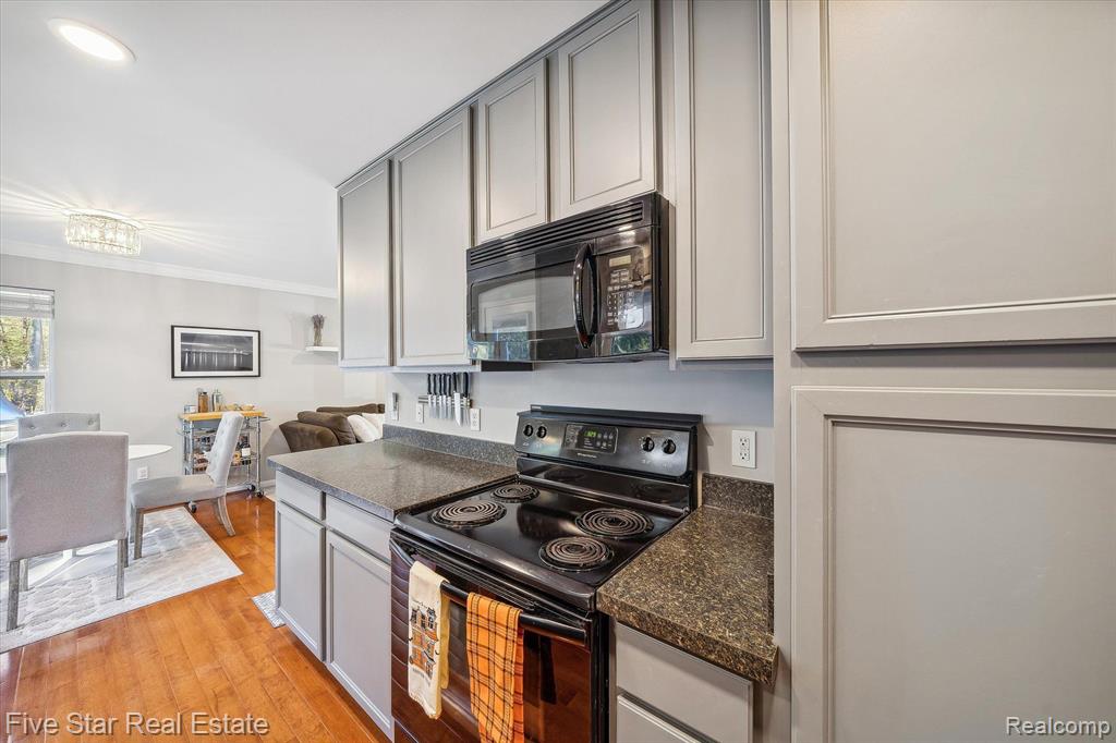 490 CLAYBURN Boulevard, Waterford, MI 48327 — Photo 15