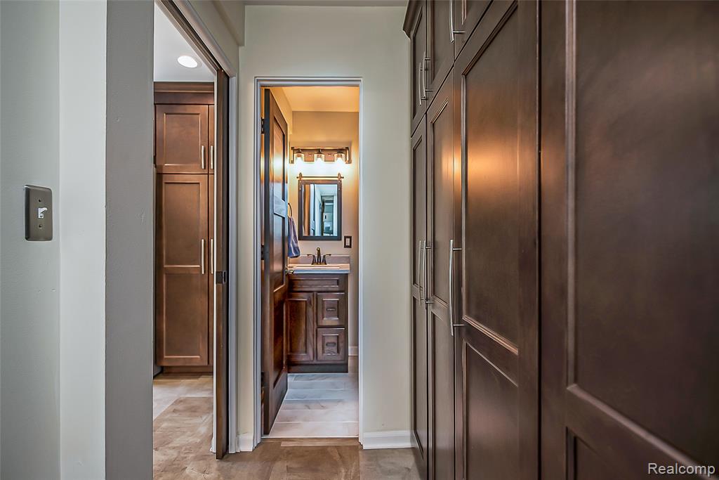 4990 Broomfield Lane, West Bloomfield, MI — Photo 27