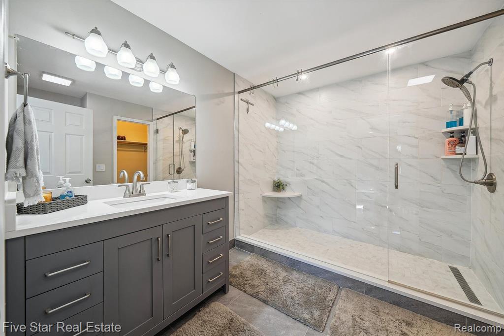490 CLAYBURN Boulevard, Waterford, MI 48327 — Photo 26