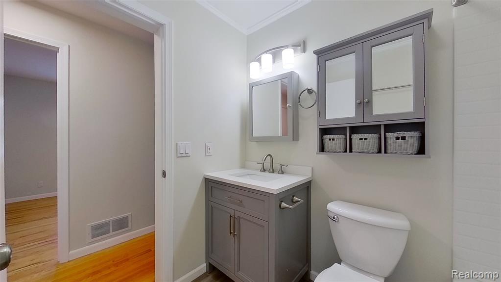 715 Lakeside Drive, Waterford, MI 48328 — Photo 34