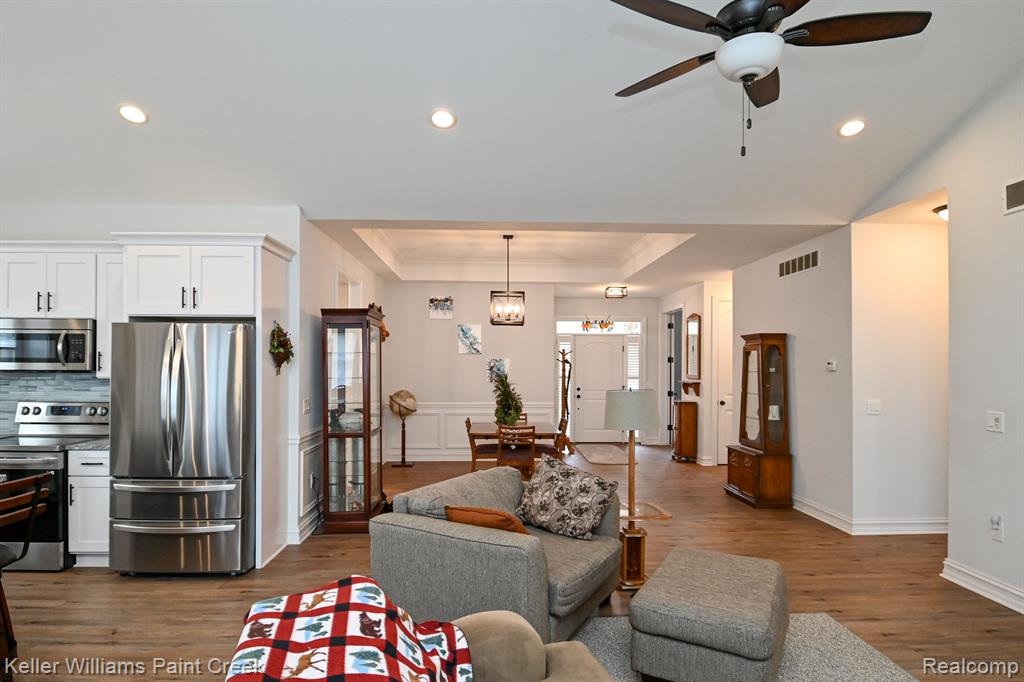 38 FOX HOLLOW Drive, Metamora, MI 48455 — Photo 6