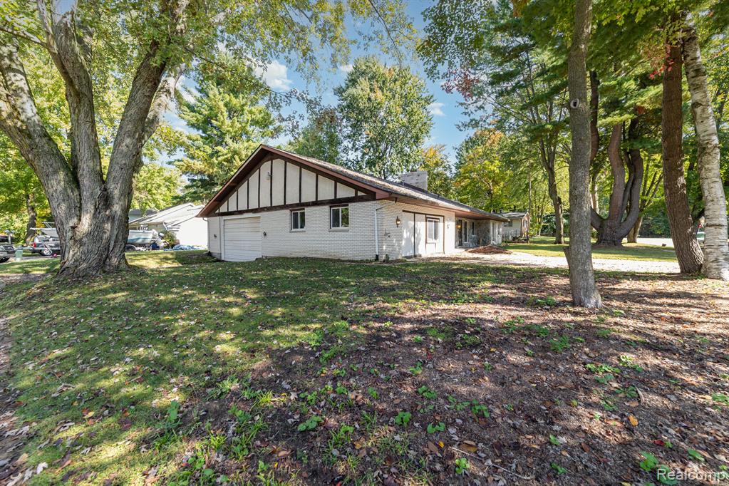 3977 Snowberry Road, Bridgeport, MI 48722 — Photo 23
