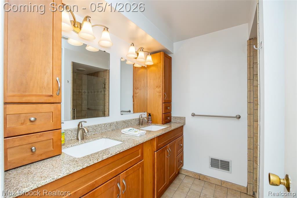 2275 Park Ridge Drive, Bloomfield Hills, MI 48304 — Photo 47