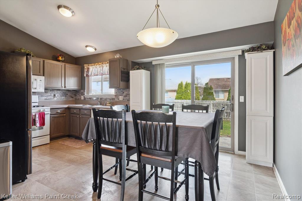 46044 ROYAL Drive, Chesterfield, MI — Photo 10