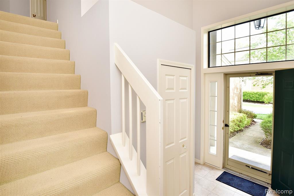 490 NEWBURNE POINTE, Bloomfield Hills, MI 48304 — Photo 3