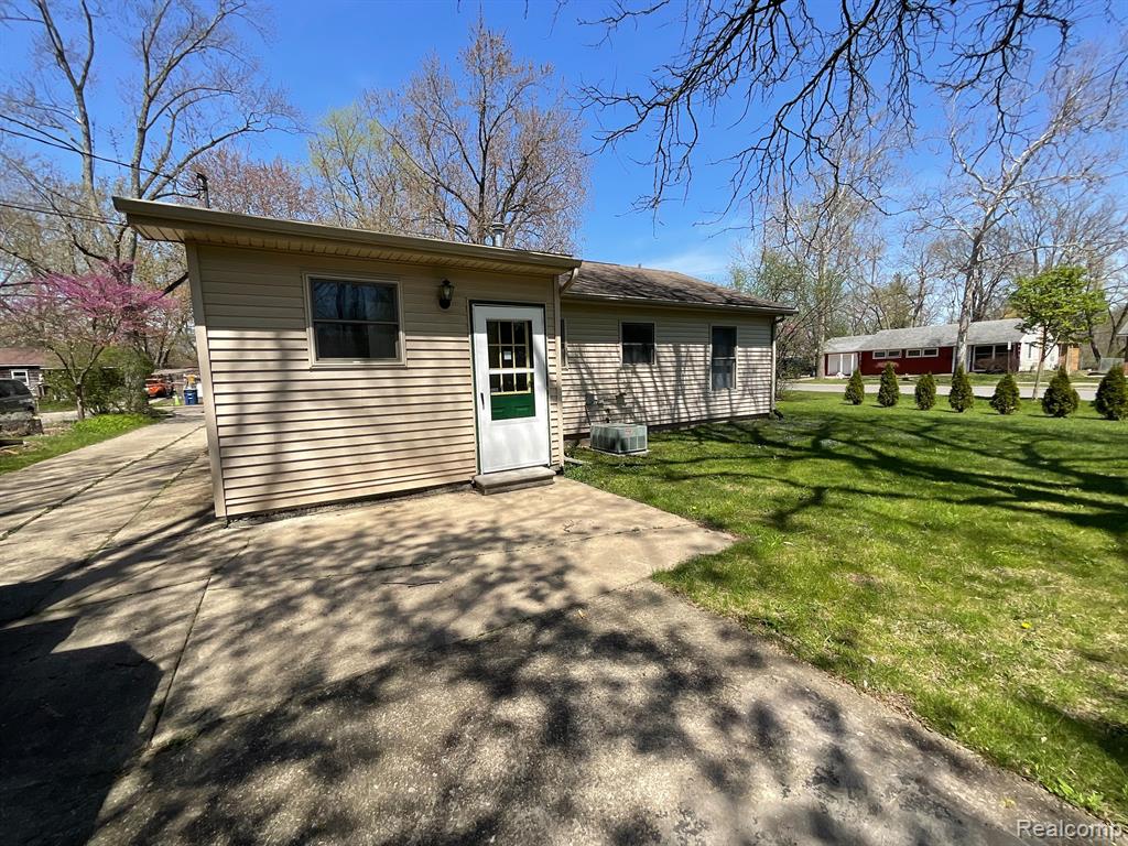 3674 OAKWOOD Street, Ann Arbor, MI 48104 — Photo 10