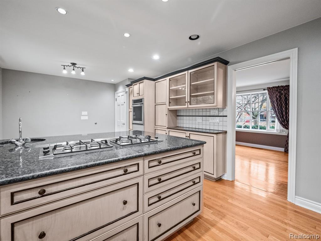 5707 WOODWIND Drive, Bloomfield Hills, MI 48301 — Photo 18