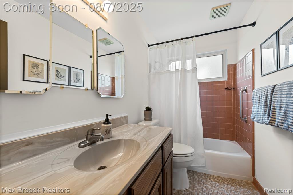 437 Meadow Lane, Rochester, MI 48307 — Photo 9