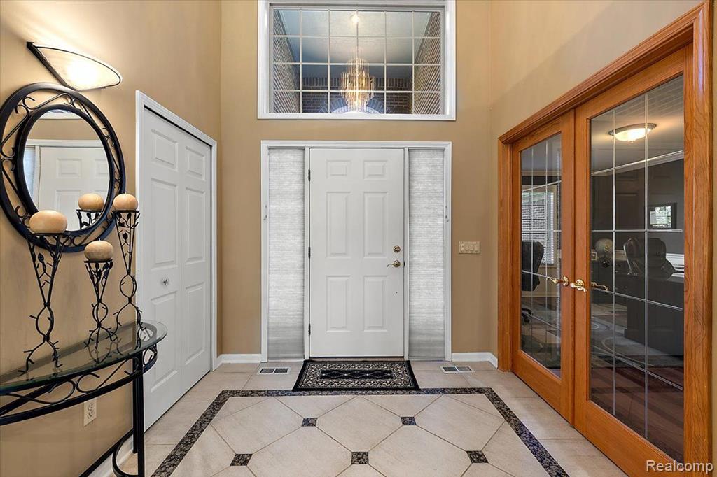 8449 S SHORE Drive, Clarkston, MI 48348 — Photo 10